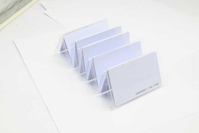 停車場系統使用的ID卡與IC卡相比哪個更具優勢