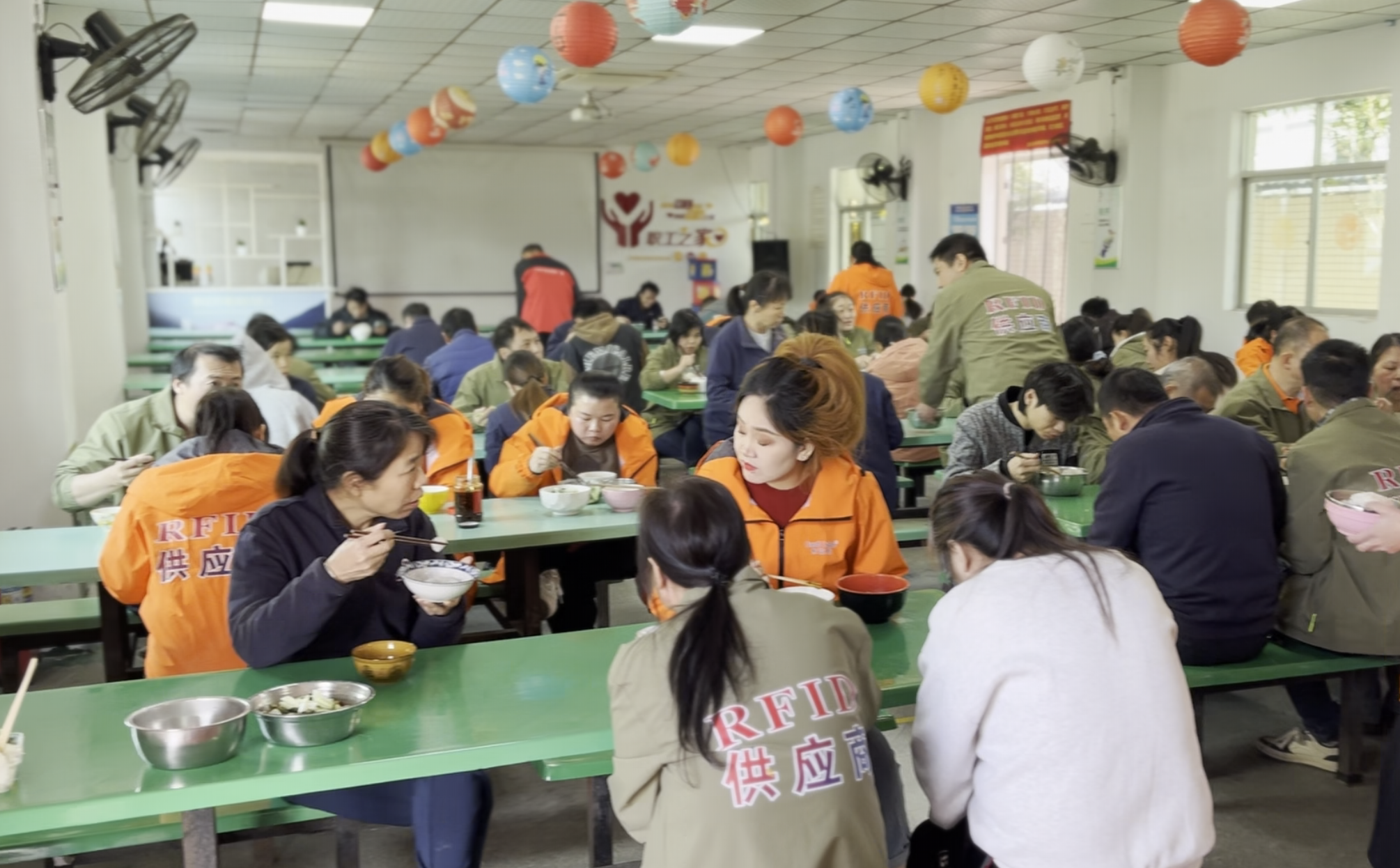 冬至大如年 人間小團圓｜卡立方集團NFC智能卡工廠暖心餃子宴，情暖歲末時光