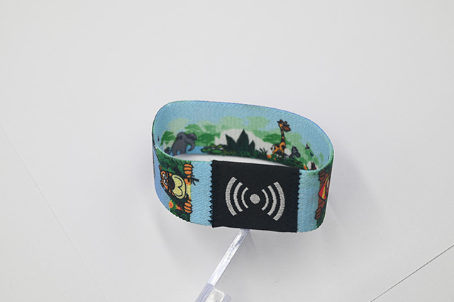 會員卡的印刷主要分為膠印和絲印，每種印刷方式不同