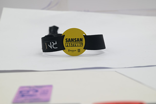 制作異形卡的價格為什么比普通卡貴呢？