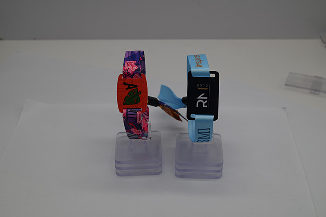 非接觸式IC卡和接觸式IC卡！