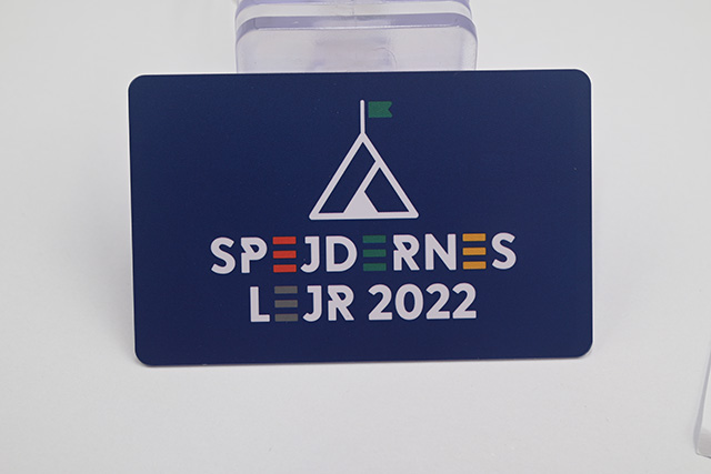 制作鑰匙扣卡時的過uv工藝是什么呢？有了之后，有什么效果呢？